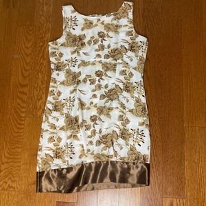 M Short porcelain white and coffee brown dress Trendy looks